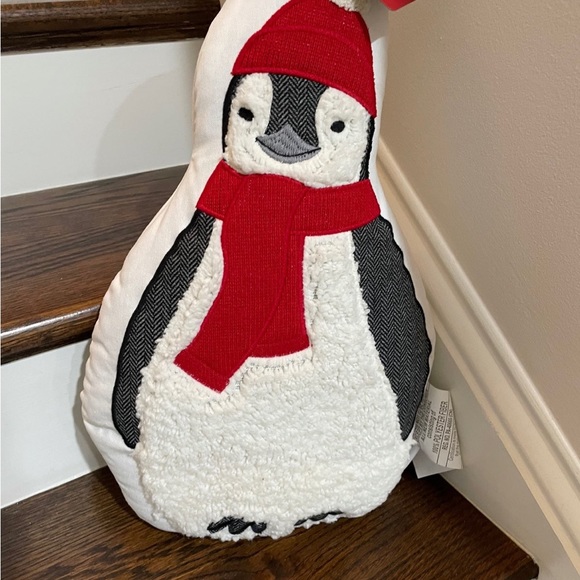 NOVOGRATZ PENGUIN CHRISTMAS THROW PILLOW ‼️‼️ LAST ONE - Picture 5 of 5
